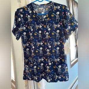 Halloween 🎃 Scrub top size medium nwt